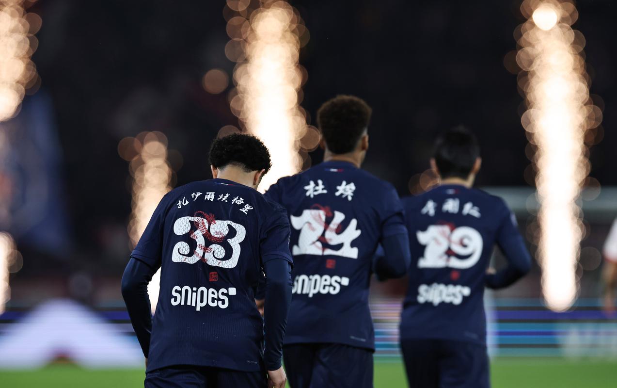 爱国之心！谷爱凌回应夺赛季首冠：中国队包揽前三，很自豪很开心（谷爱凌夺赛季首冠：中国队包揽前三，她称自豪又开心）