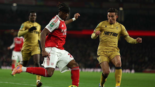 国安刚拿到足协杯冠军，就要给新帅准备三份引援大礼，值得期待（国安捧起足协杯，新帅将获三重引援厚礼，拭目以待）