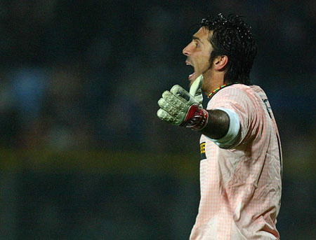 卫报：澳超削减分红+工资帽引发不满，球员工会准备罢赛抗议（卫报：澳超下调分红并收紧工资帽引发风波，球员工会酝酿罢赛行动）