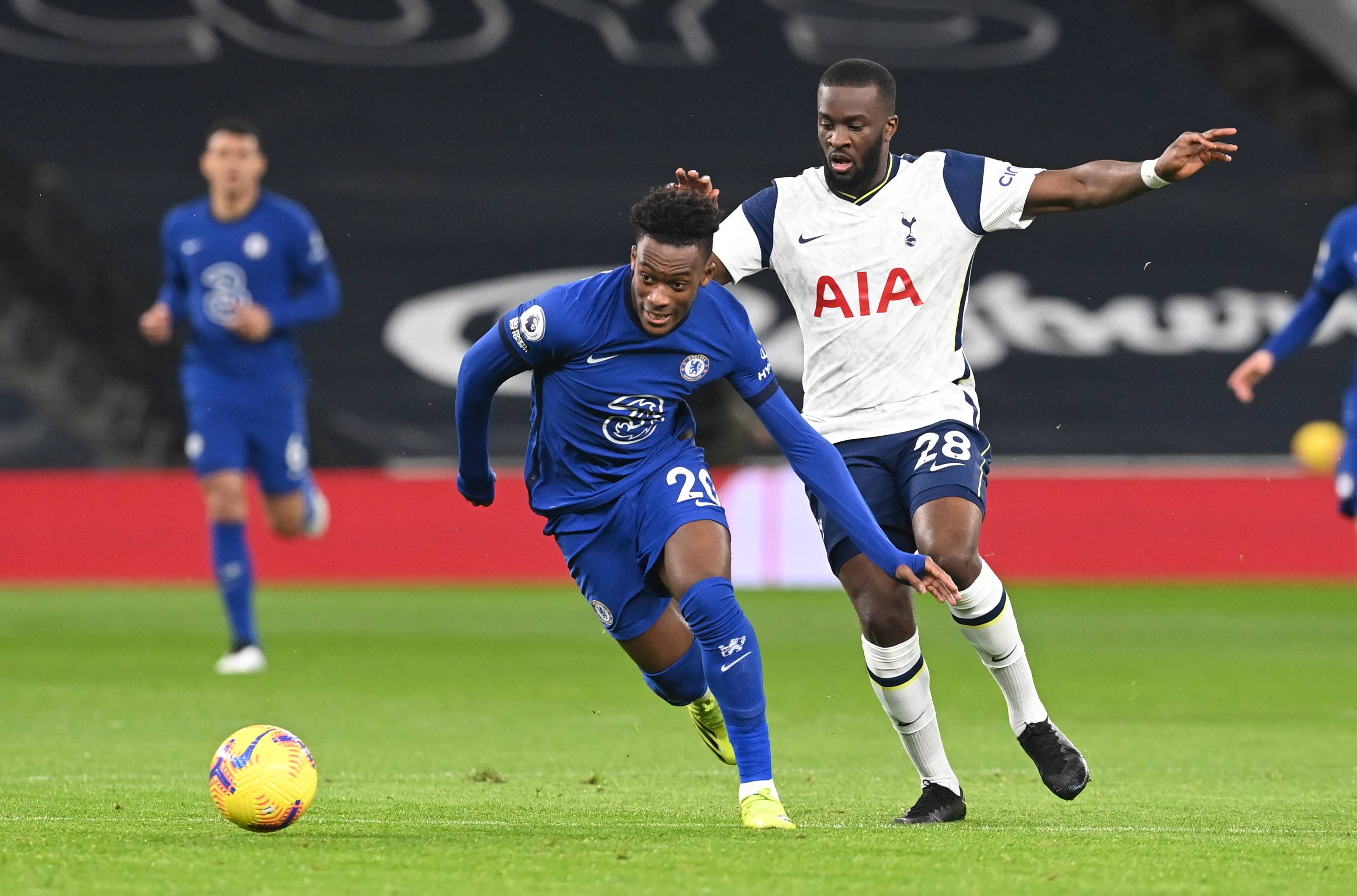 阿斯：诺坎普的主队更衣室还没装修好，巴萨已要求尽快完工（阿斯报：诺坎普主队更衣室仍未完工，巴萨已催促加快进度）