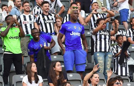 国米vs拉齐奥：劳塔罗搭档博尼，巴雷拉、恰尔汗奥卢出战（国米迎战拉齐奥：劳塔罗携手博尼，巴雷拉与恰尔汗奥卢出战）