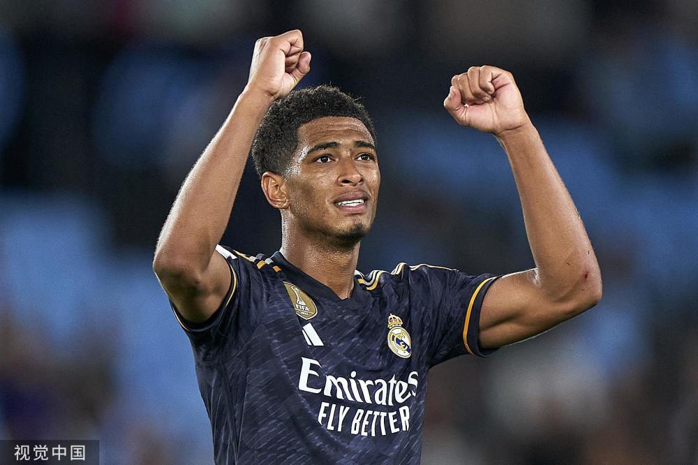 哈维-西蒙斯：我的名字烙印了母亲对巴萨的爱；年少成名并不好（哈维-西蒙斯：我的名字刻着母亲对巴萨的情怀；过早走红并非好事）