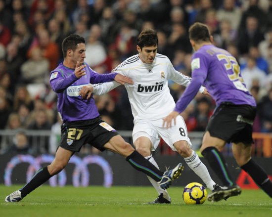 篮球勇士球星单场命中三分刷新纪录（勇士球星单场三分命中数改写纪录）